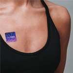 Femme portant le patch sommeil Dream The French Patch appliqué sur la peau